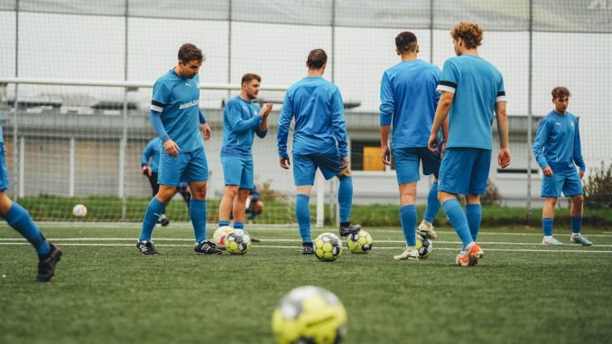 Träningsmatcher i fotboll Träningsmatcher i fotboll illustration
